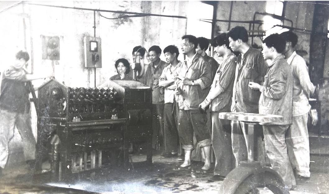 成立中共龙山化学工业公司委员会